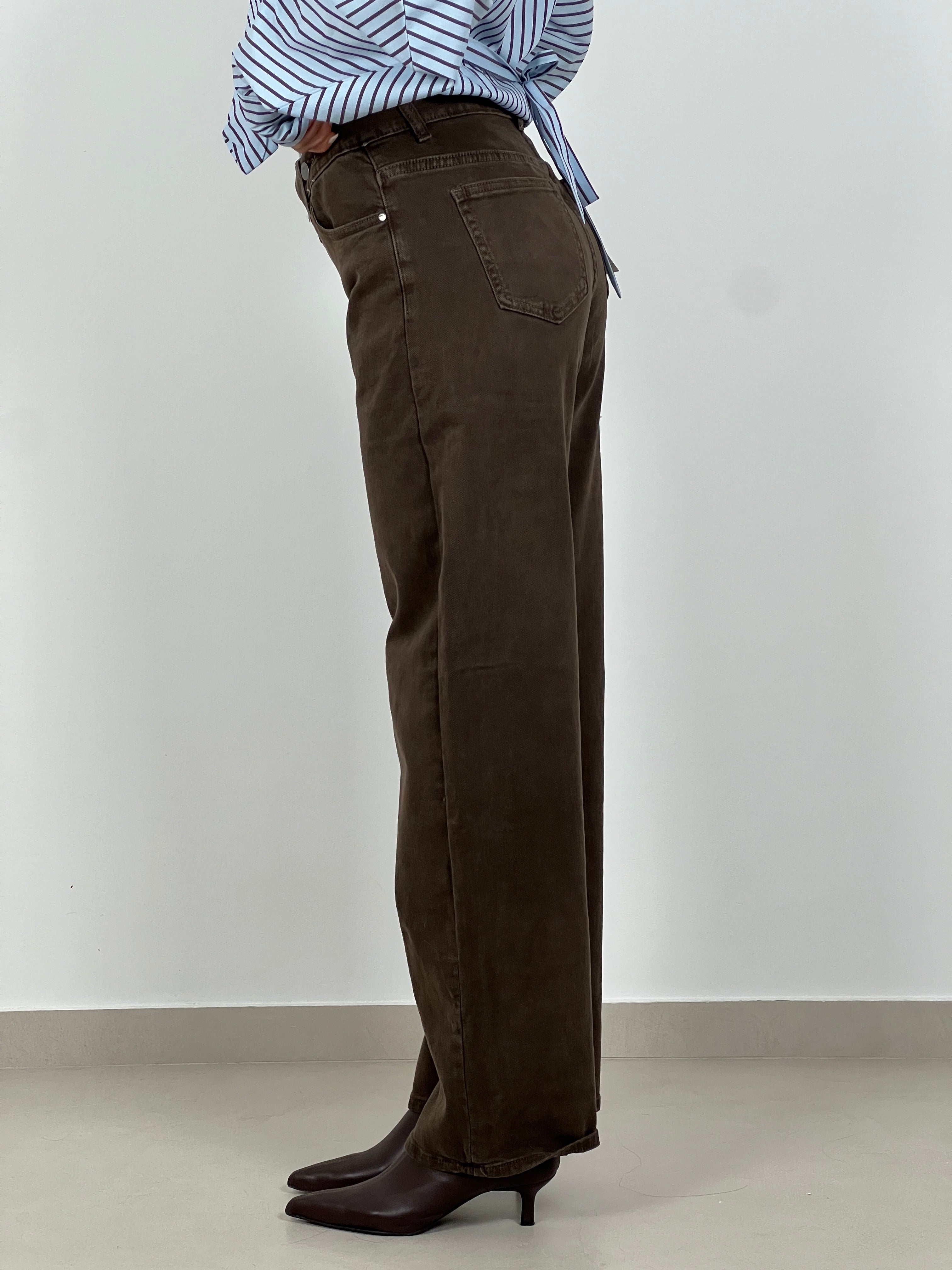 Jeans Ballon chiusura ad incrocio col. Marrone