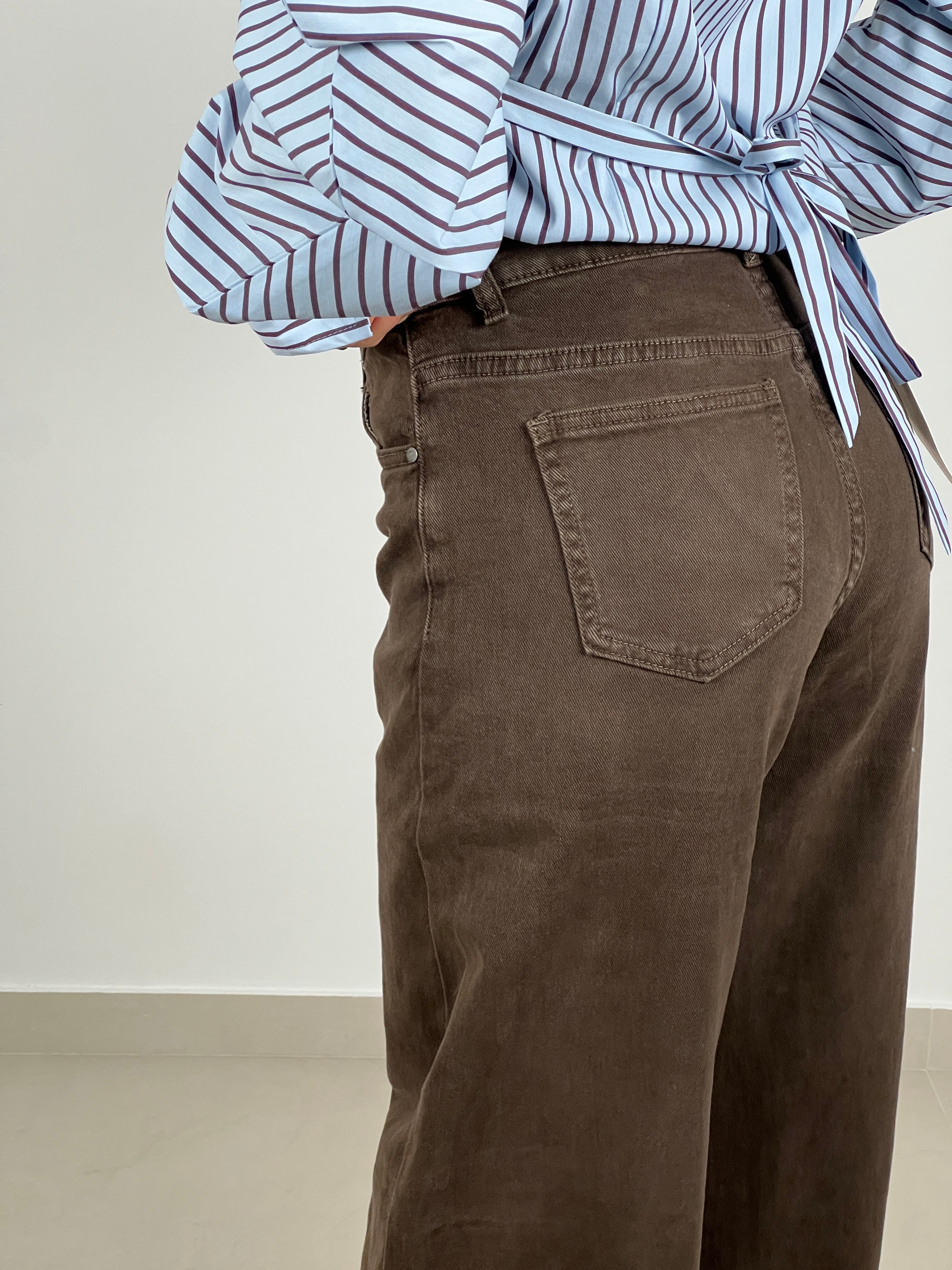 Jeans Ballon chiusura ad incrocio col. Marrone