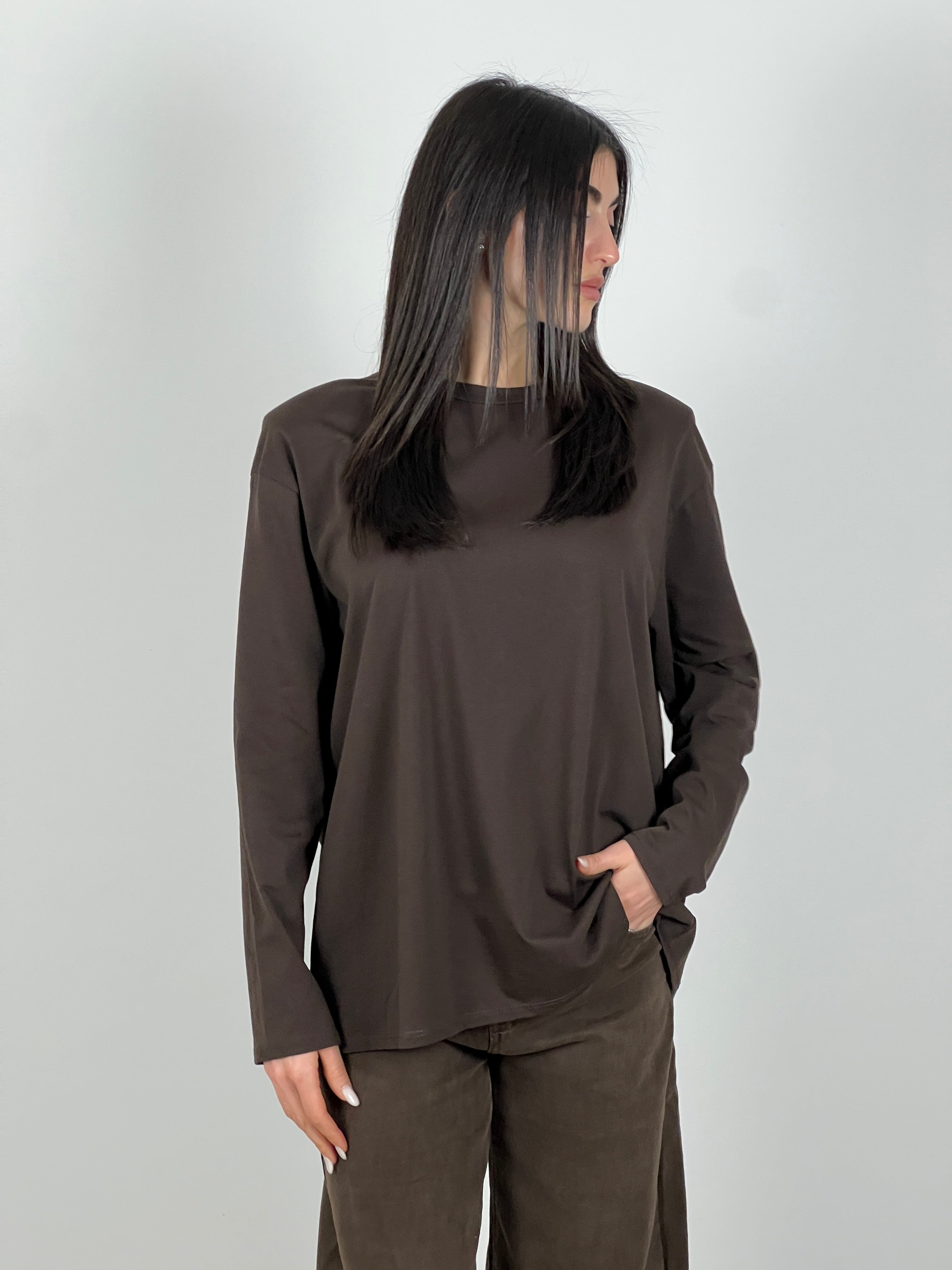 T-shirt manica lunga con spallina col. Marrone