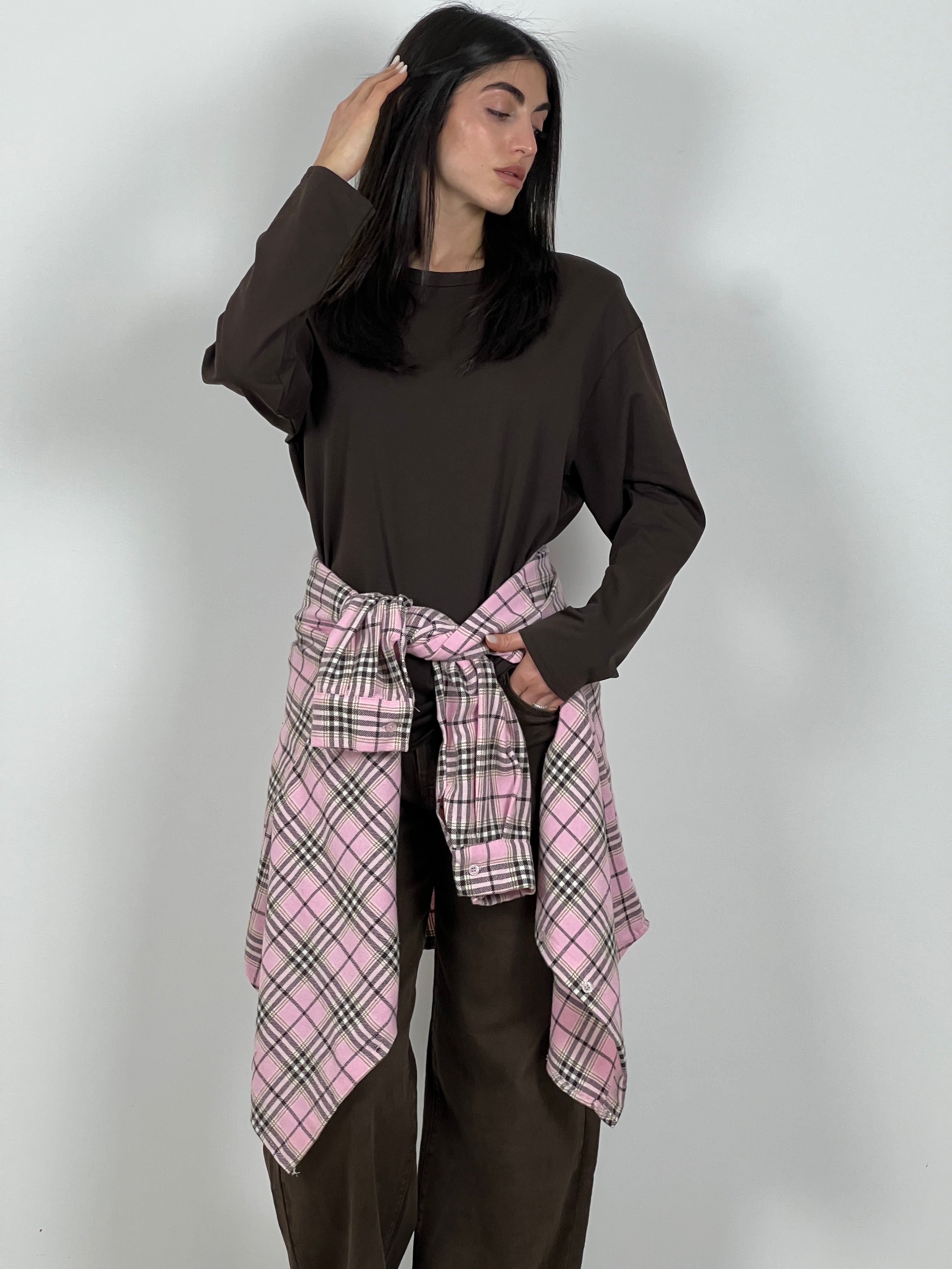 T-shirt manica lunga con spallina col. Marrone