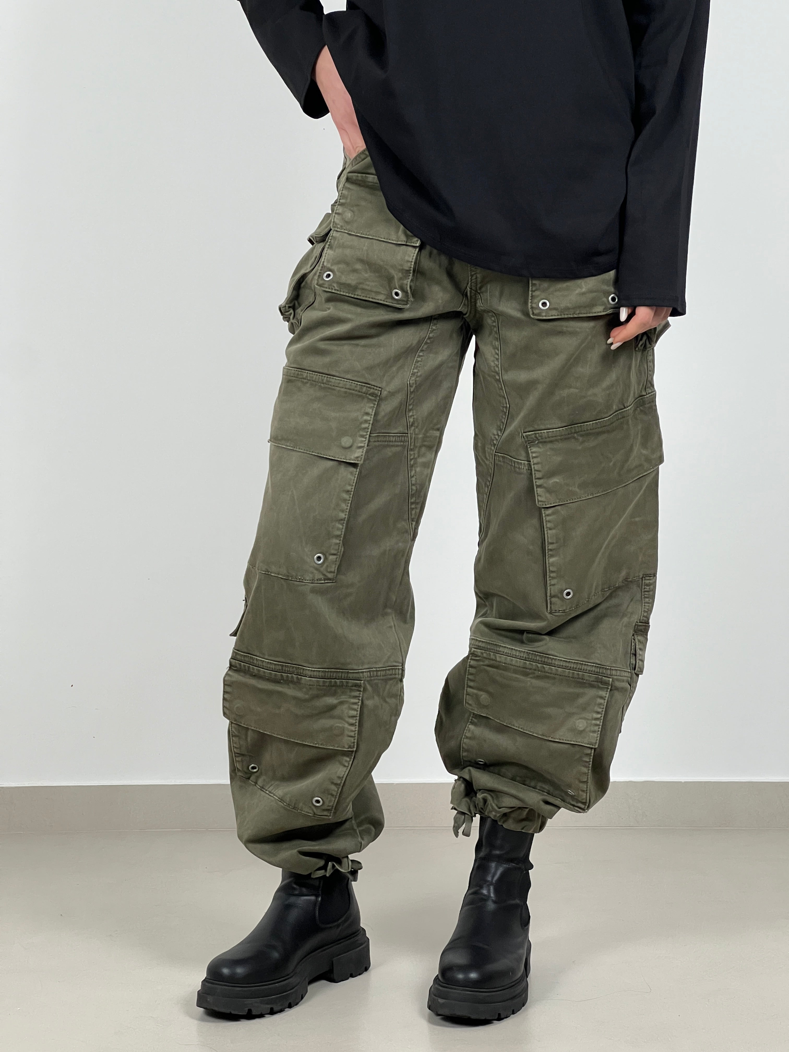 Jeans Safari multi tasconato col. Verde Militare