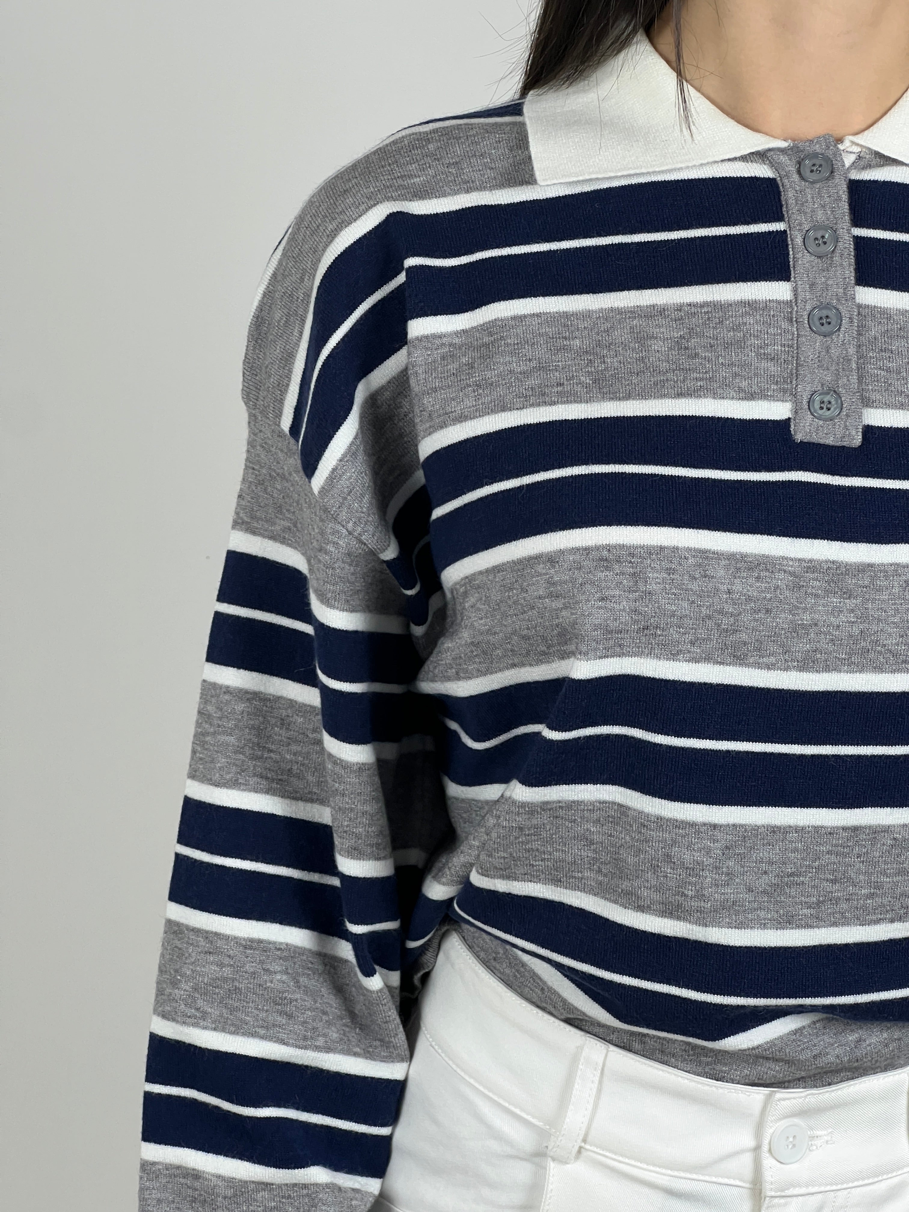 Polo manica lunga in filato a righe col. Grigio