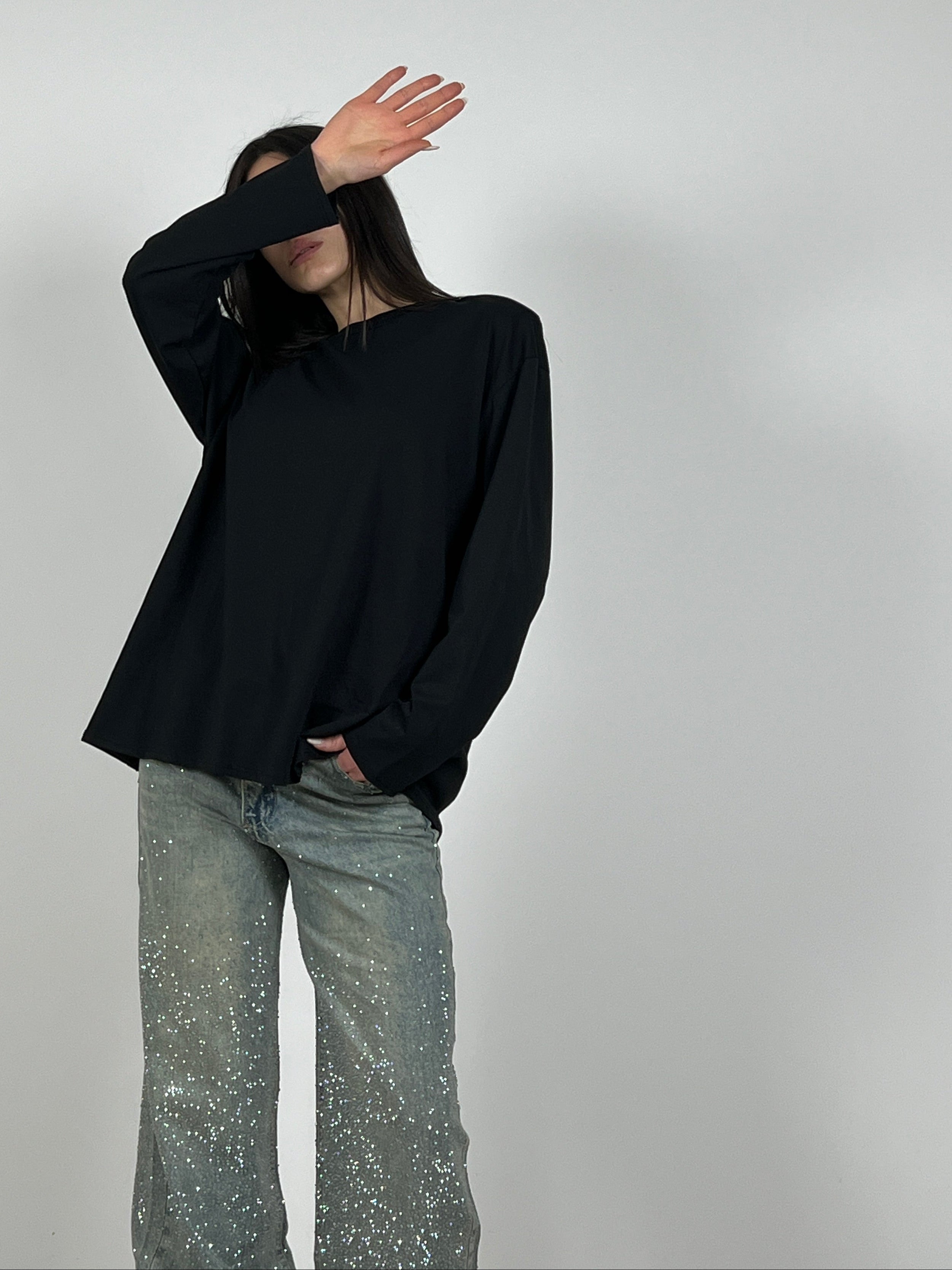 T-shirt manica lunga con spallina col. Nero