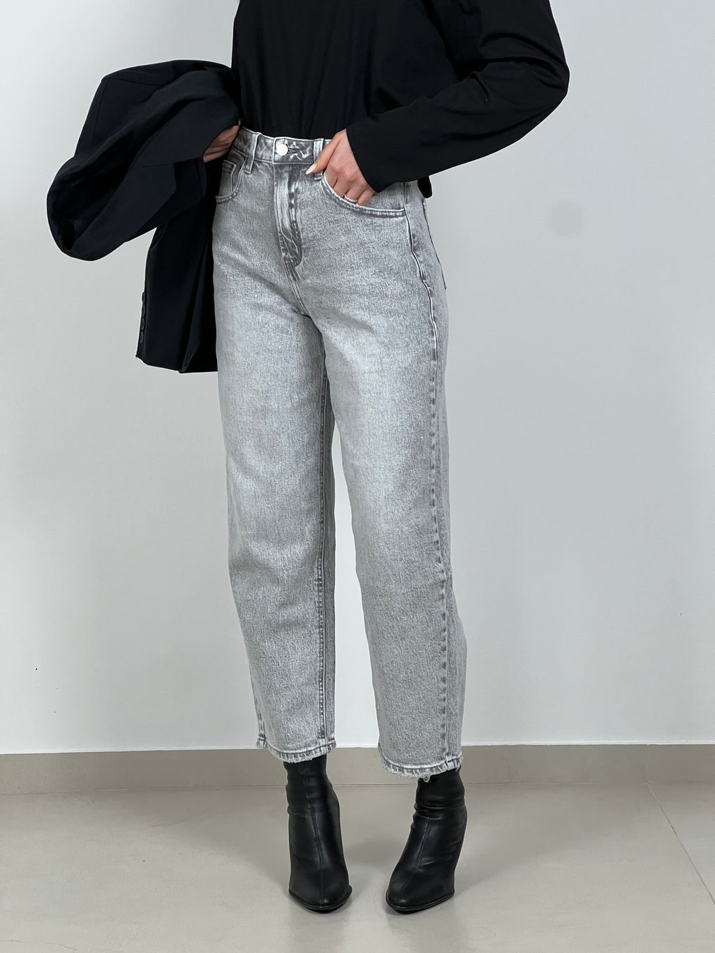 Jeans mom fit lavaggio basic col. Grigio