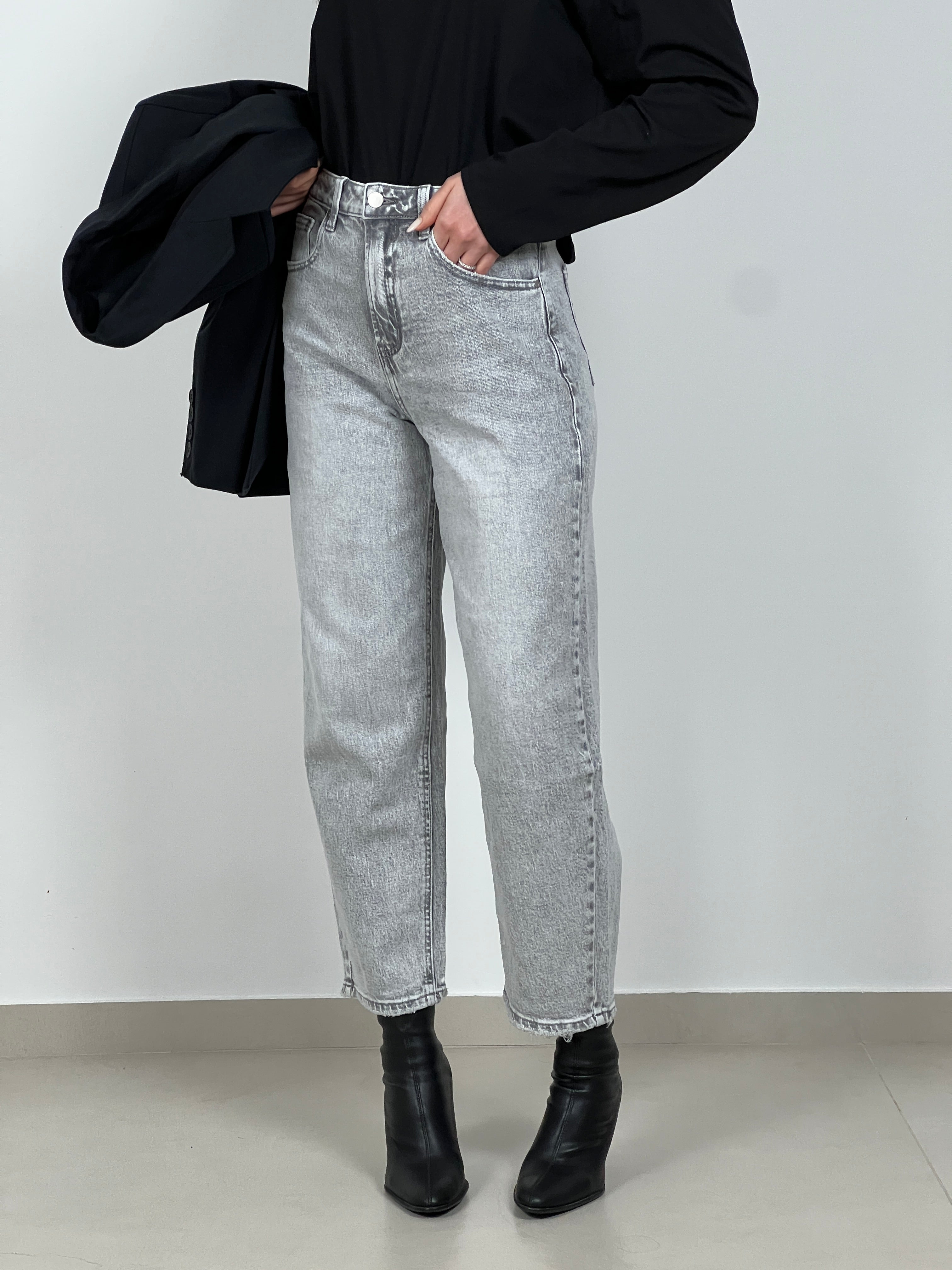 Jeans mom fit lavaggio basic col. Grigio