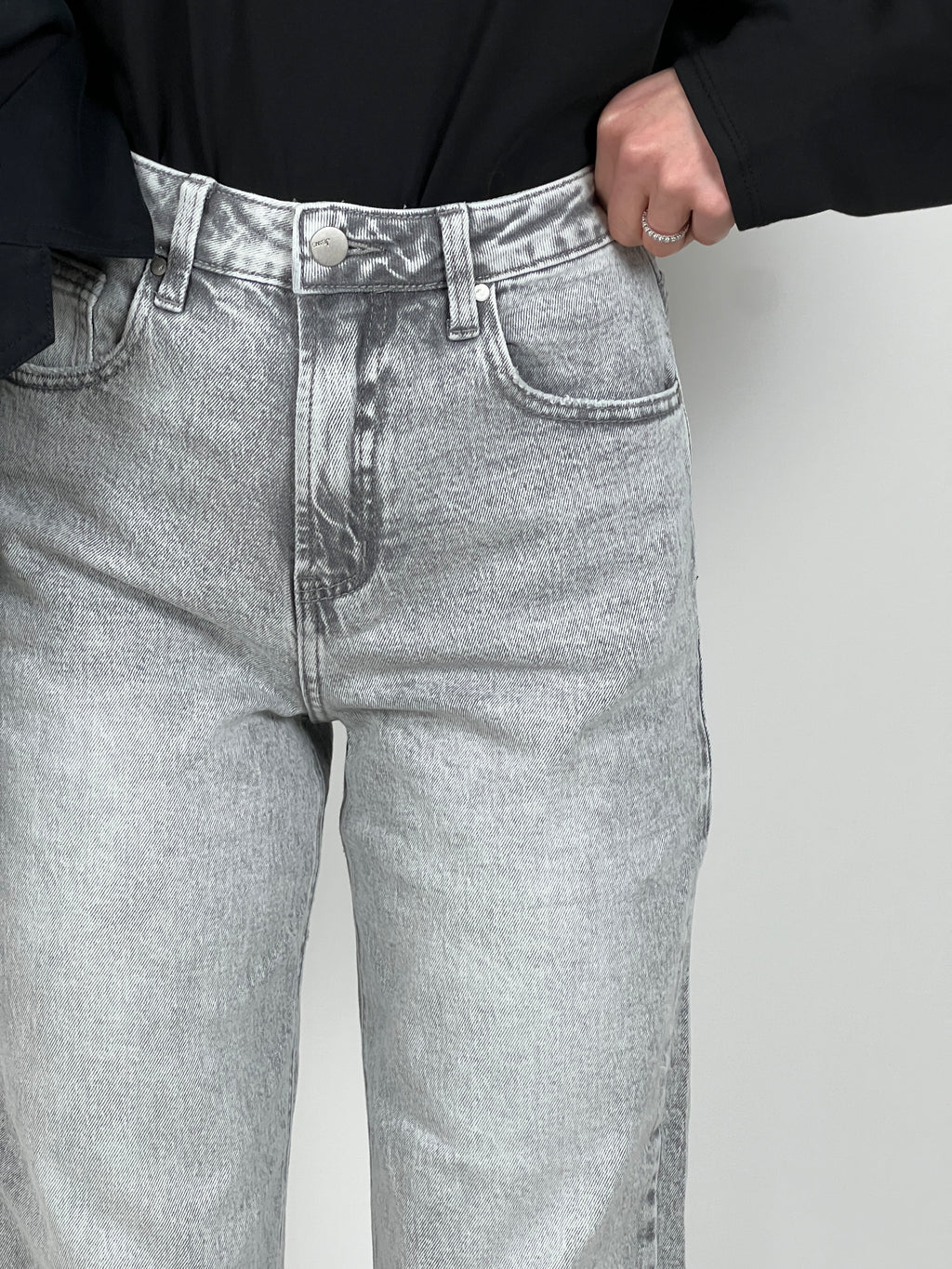 Jeans mom fit lavaggio basic col. Grigio