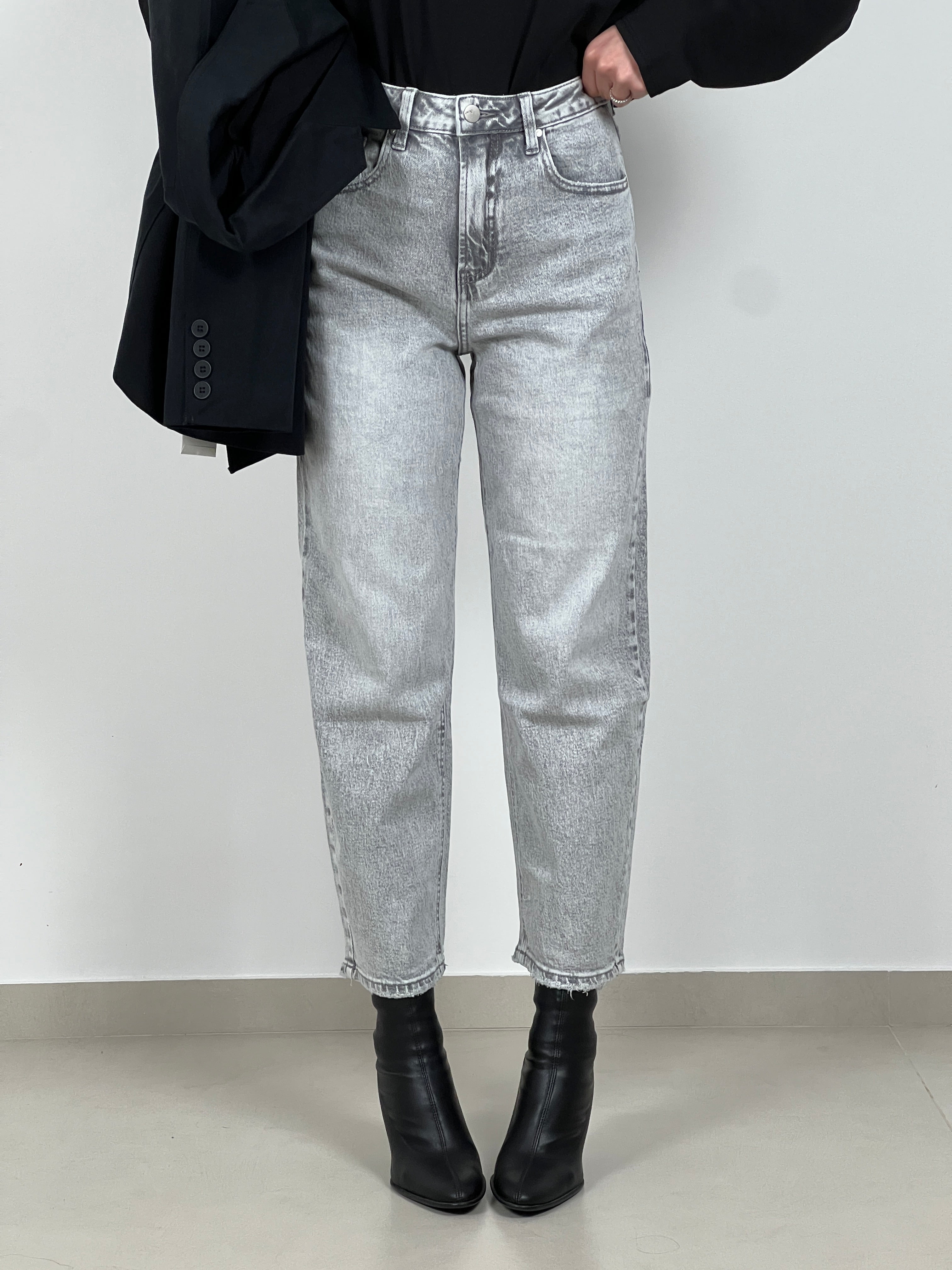 Jeans mom fit lavaggio basic col. Grigio