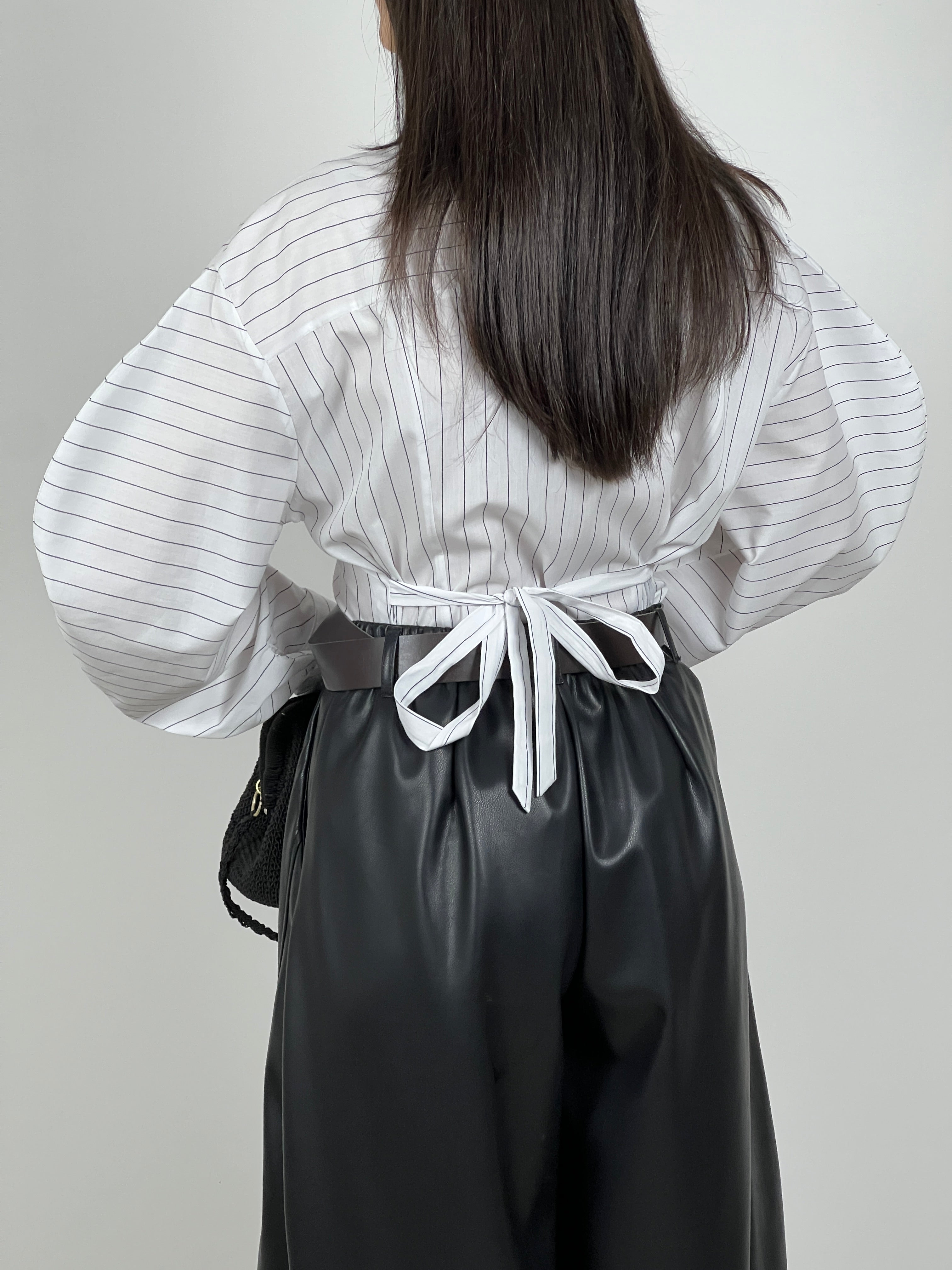 Camicia gessata con cravattino col. Bianco