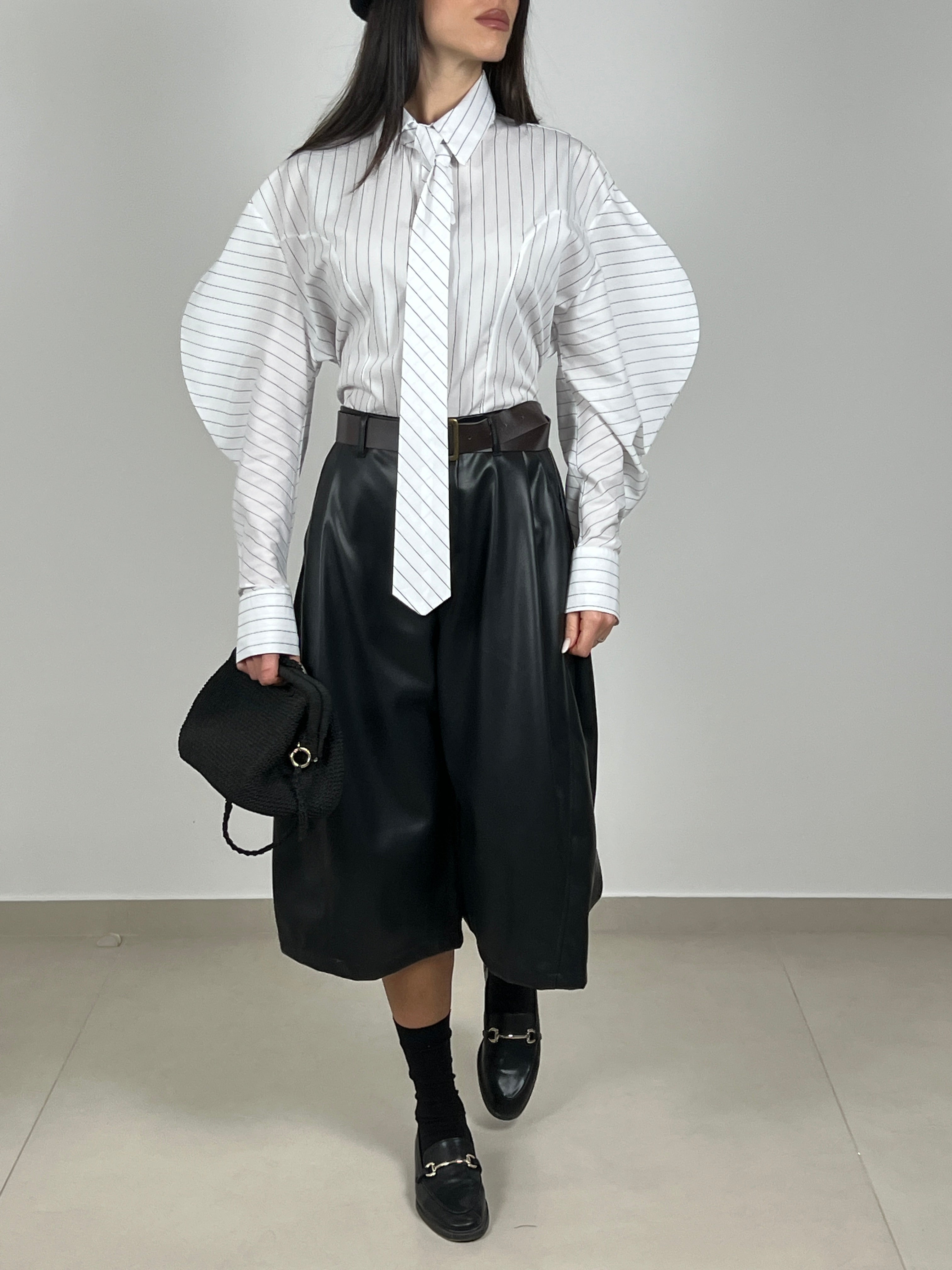 Camicia gessata con cravattino col. Bianco