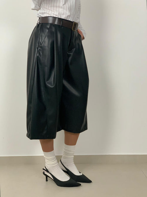 Bermuda simil pelle con cintura col. Nero