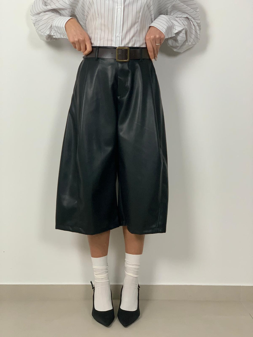 Bermuda simil pelle con cintura col. Nero