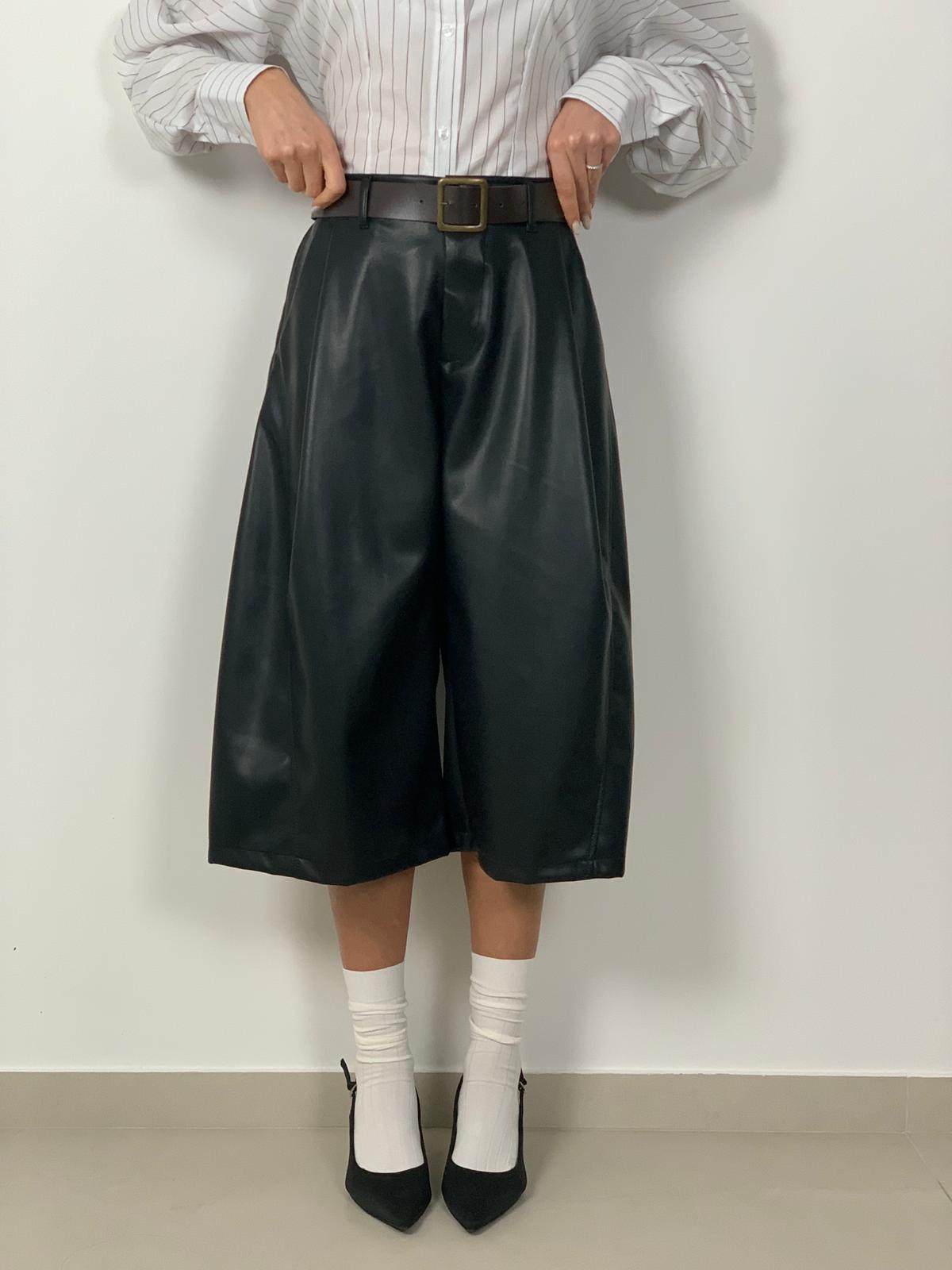 Bermuda simil pelle con cintura col. Nero